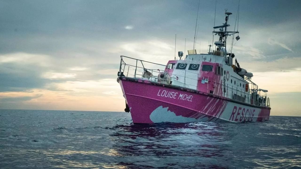 Banksy Envía Un Barco Humanitario En Medio Del Mediterráneo Para Rescatar Migrantes
