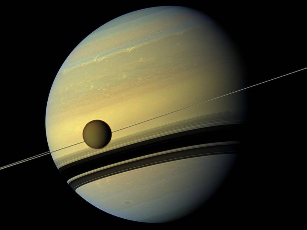 Titán, la luna de Saturno donde llueve metano