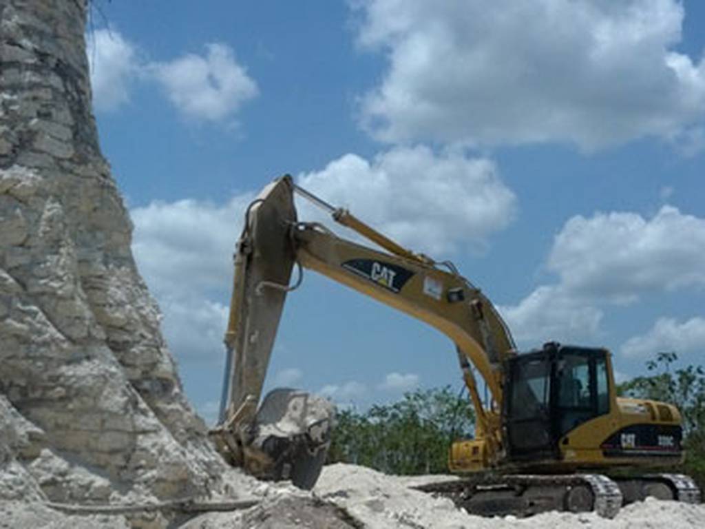 Compañía constructora destruye la pirámide maya más grande de Belice para ocupar las piedras en una carretera