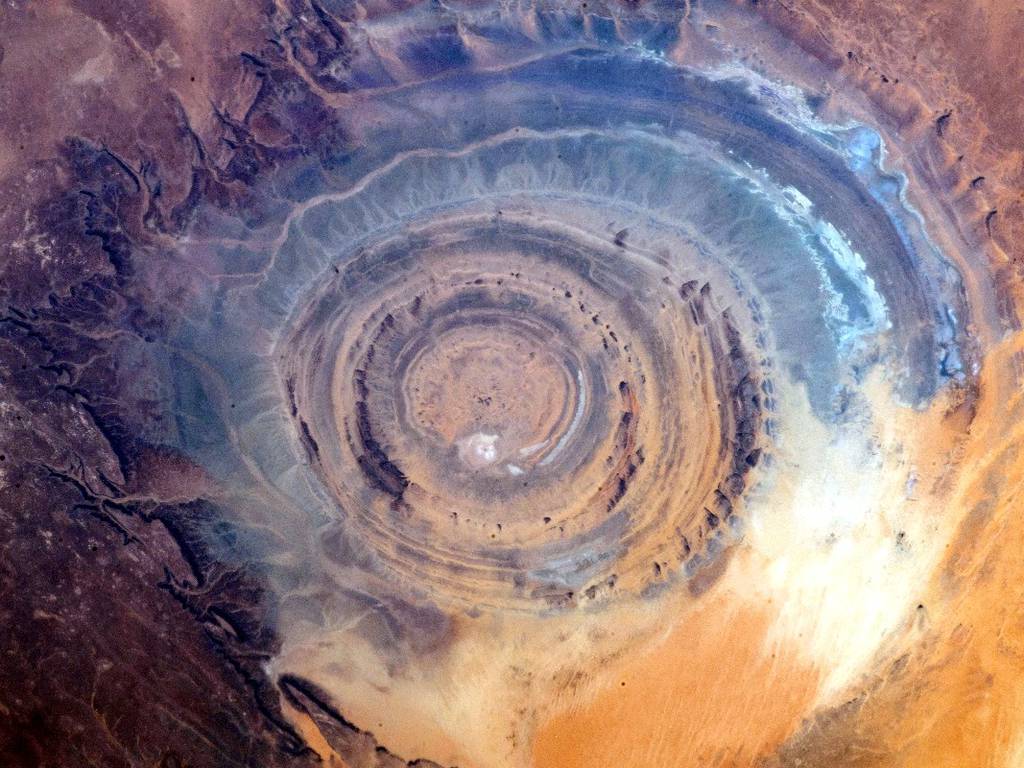 “Ojo del Sahara”, una extraña formación que nos observa desde el desierto