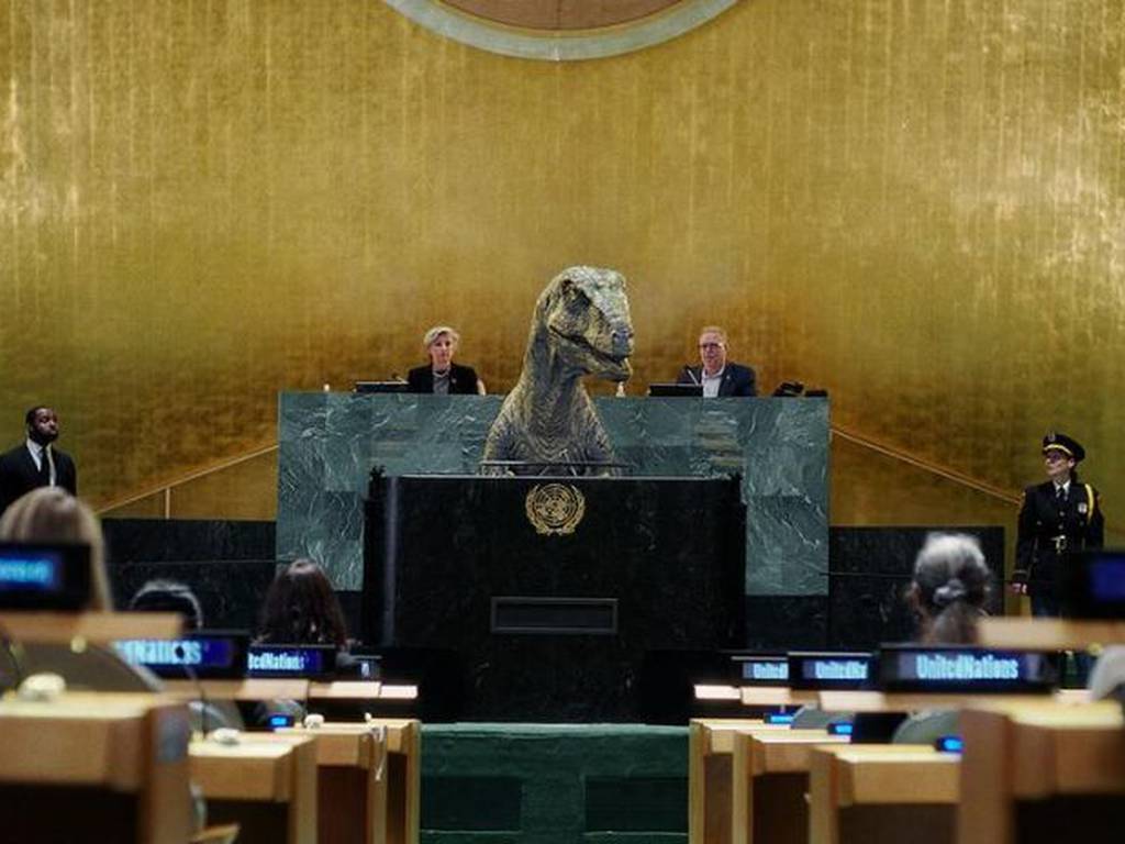 Un 'dinosaurio' advierte a la humanidad sobre su autodestrucción en la ONU