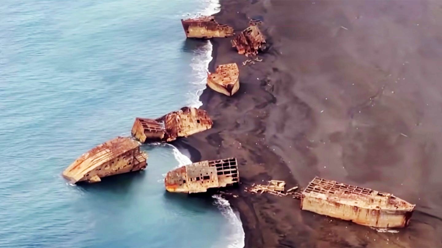 Un Volcán Desenterró Los Restos De Barcos De La Segunda Guerra Mundial