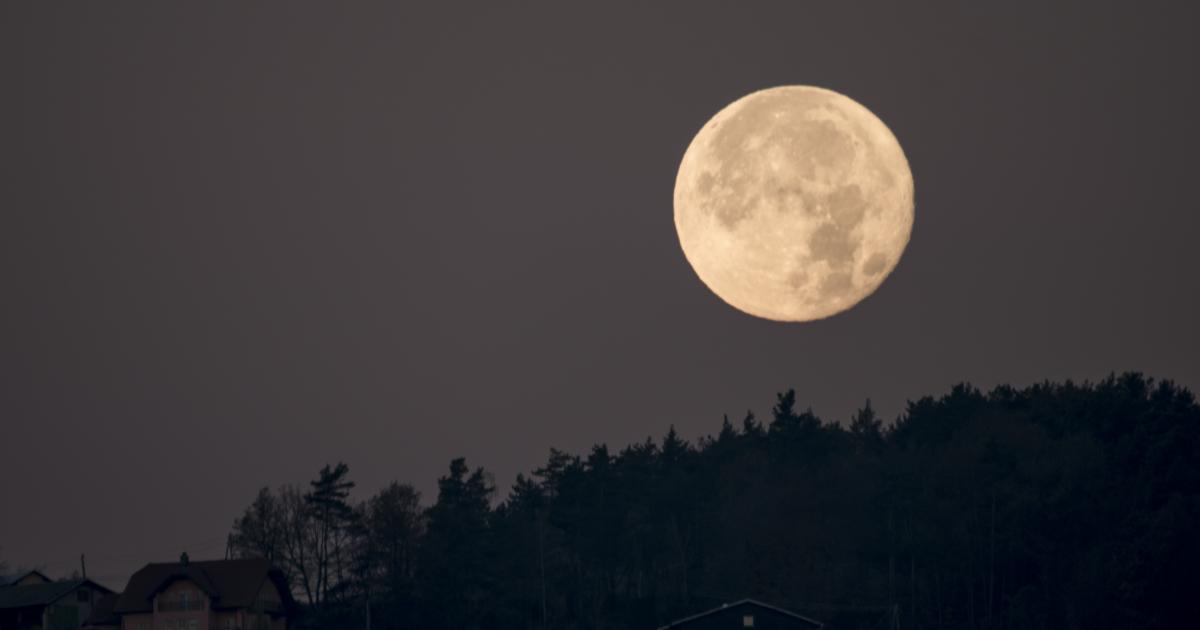 Guía para tomar la fotografía perfecta de la luna con tu teléfono