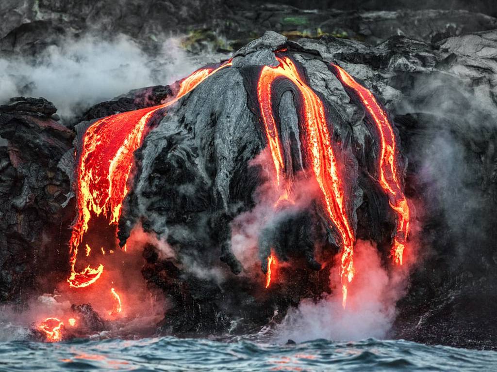 Espectáculo incandescente: el despertar del volcán islandés Fagradalsfjall (en vivo)