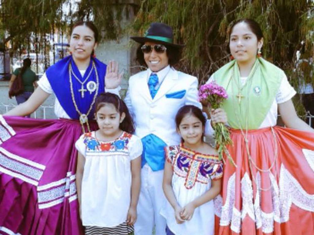 Activista peruano se casó con el Árbol del Tule en Oaxaca, México
