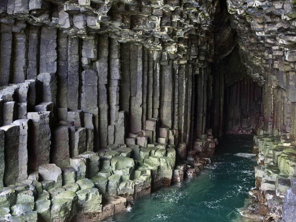 Cueva de Fingal, donde la inefable geometría natural se hace presente