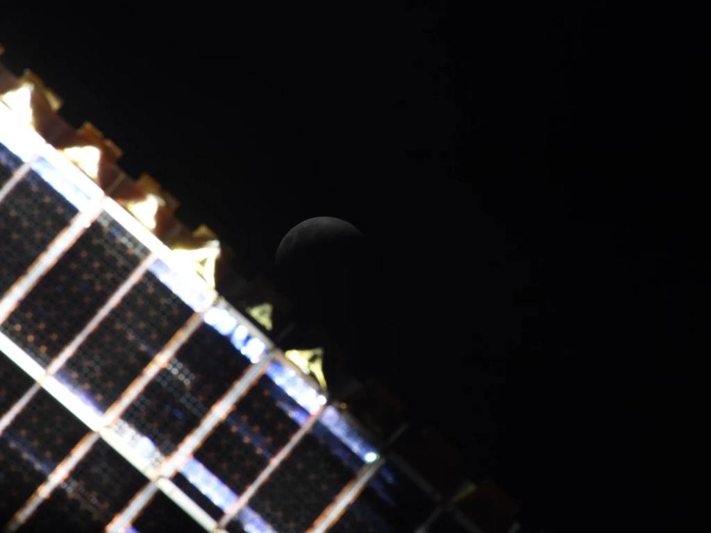 Cómo luce un eclipse lunar desde el espacio