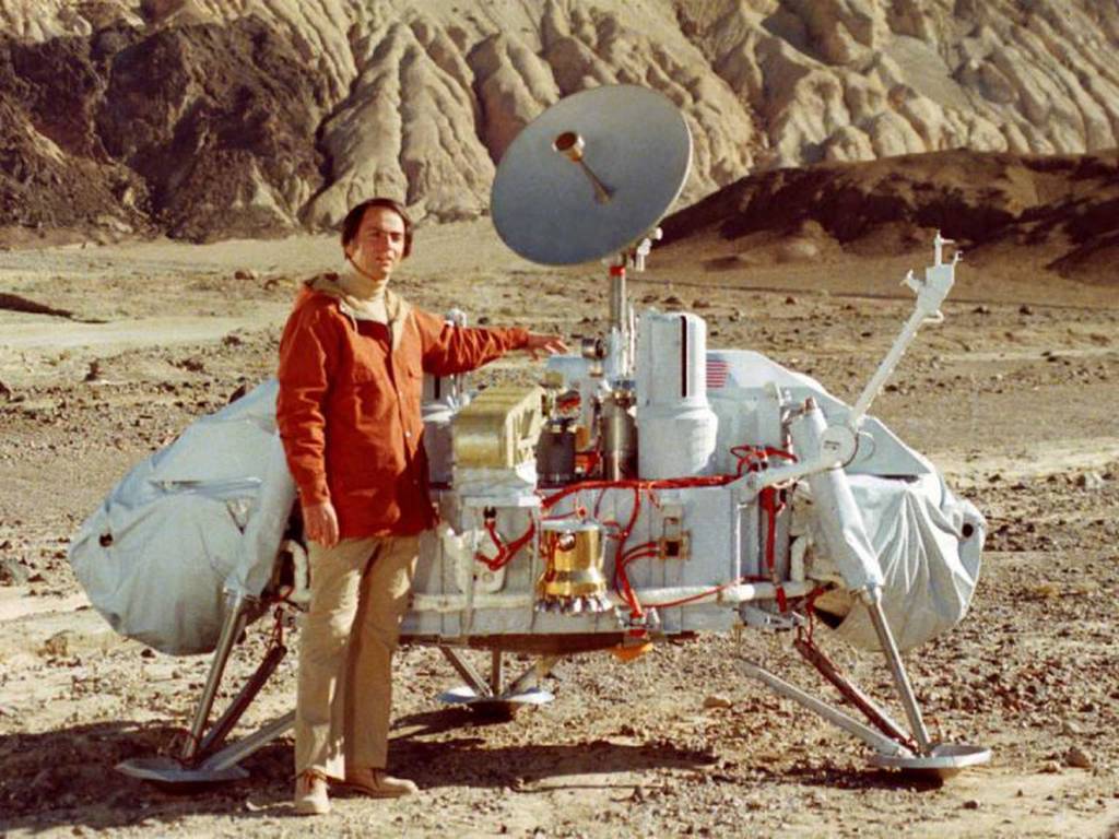 Carl Sagan sobre cómo transformaría a la humanidad el contacto extraterrestre