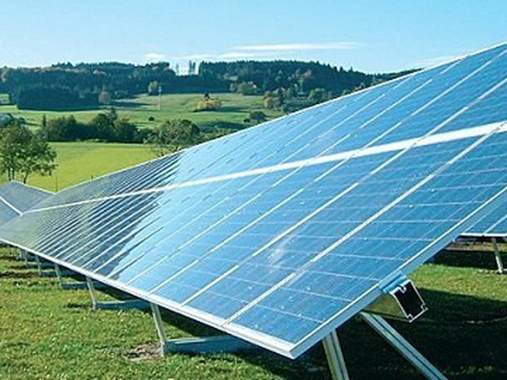 Nuevos paneles solares capturan más energía de los rayos solares no visibles