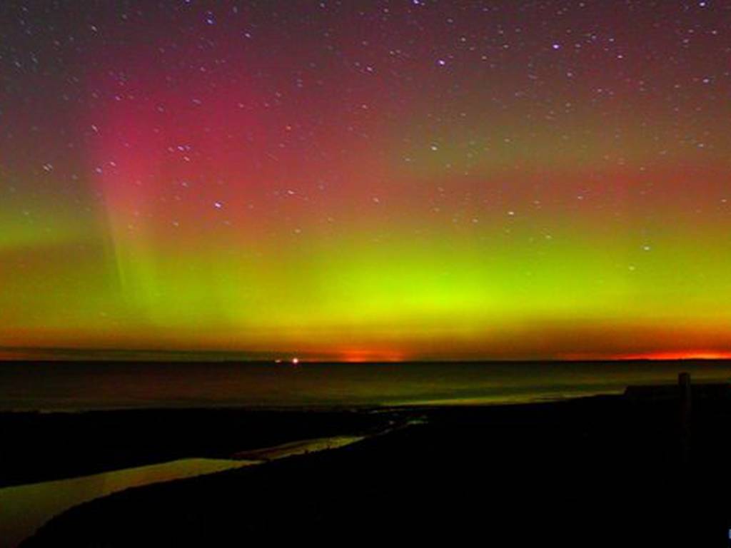 Fotografías de una aurora boreal un tanto fuera de su zona habitual