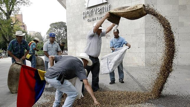 Protestas en Colombia por Tratado de Libre Comercio que obliga a campesinos a comprar semillas transgénicas