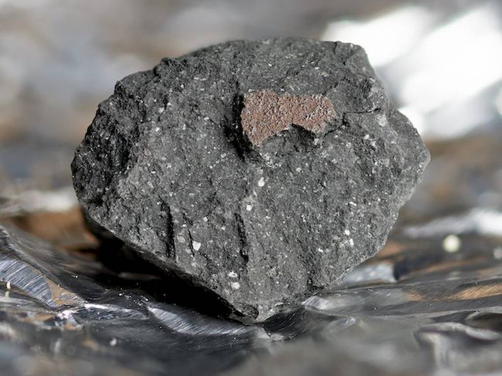Científicos recuperan agua de un meteorito que provino del espacio