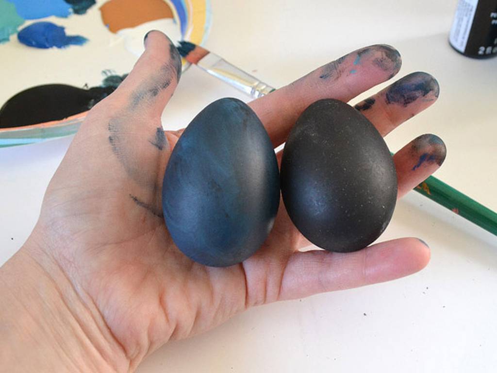 Aprende con tus hijos a hacer increíbles huevos de Pascua con imágenes de la galaxia