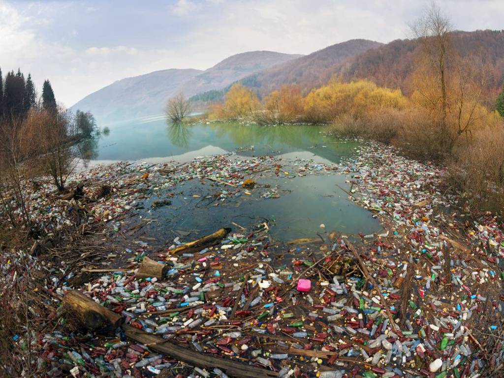 Solo 20 empresas son responsables de más de la mitad del plástico del planeta