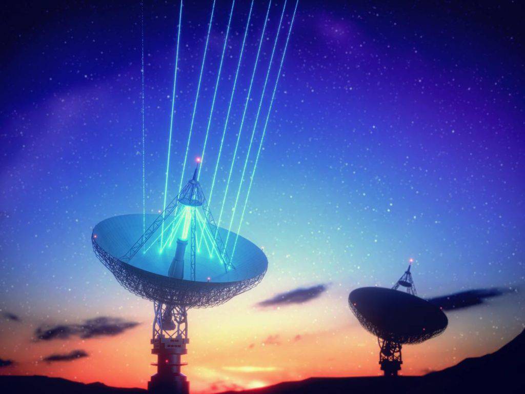 Astrónomos captan señales de radio inesperadas en medio del espacio