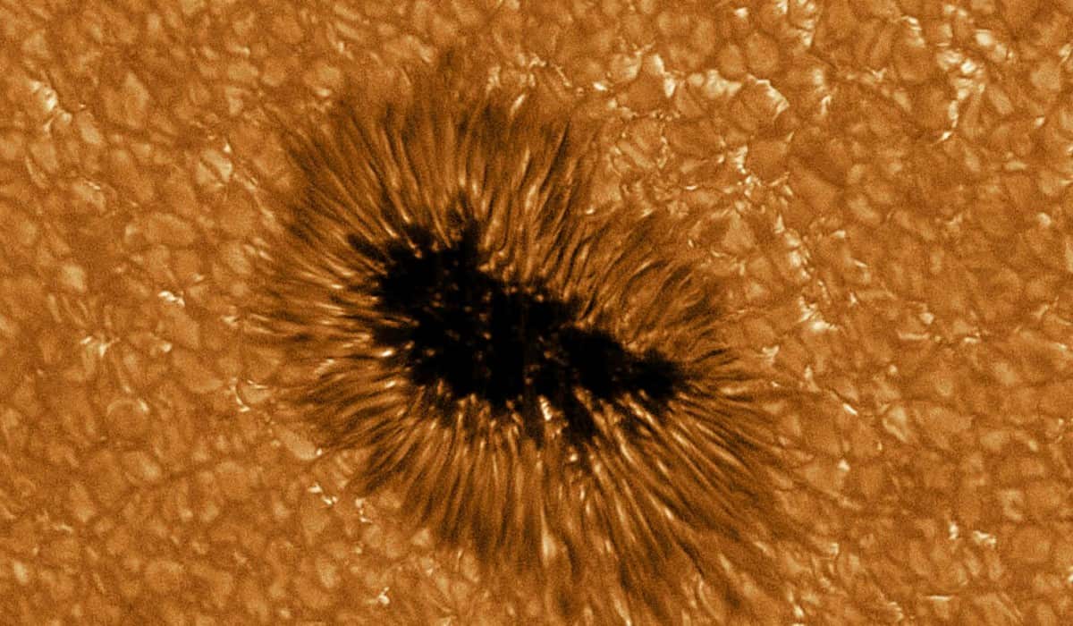 Una Mancha Solar Del Tamaño De Un Planeta Se Multiplicó En 2 Días