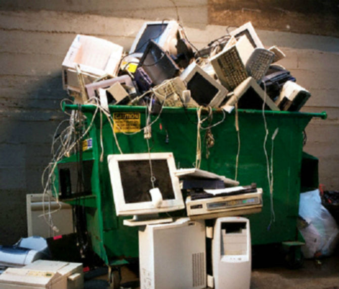 Nunca tires tus aparatos electrónicos a la basura en México (te decimos porqué)