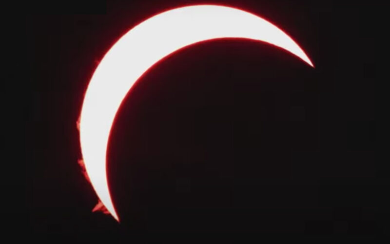 eclipse solar hibrido abril